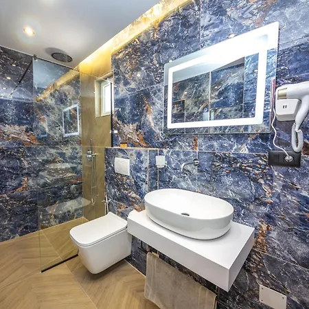 Hotel New Crystal With Private Ksamil